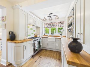 Kitchen- click for photo gallery